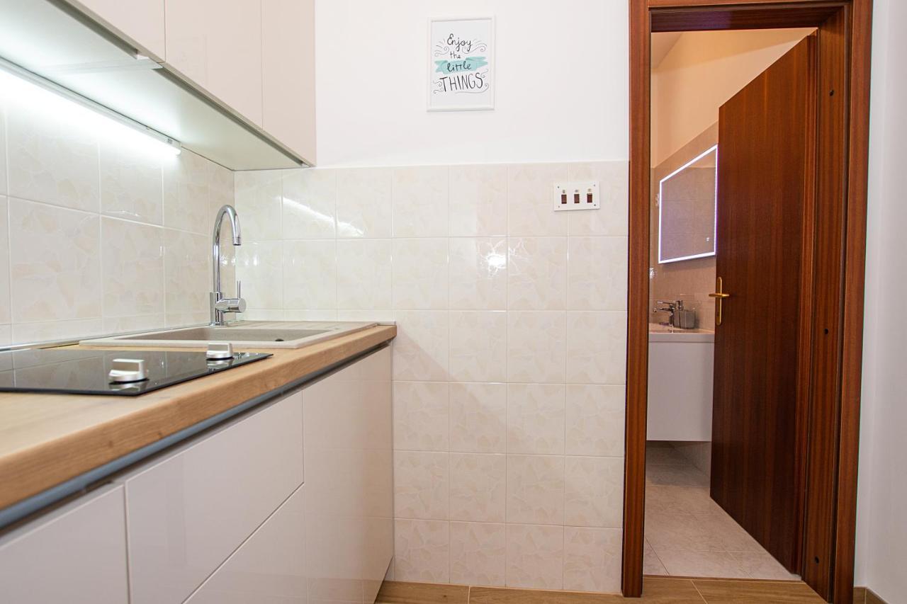 White Diamond Apartment Vrsi Luaran gambar