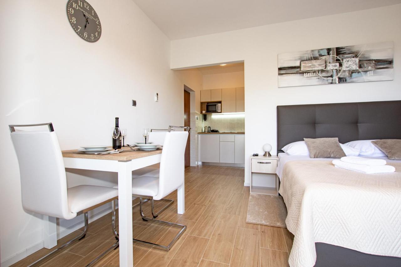 White Diamond Apartment Vrsi Luaran gambar