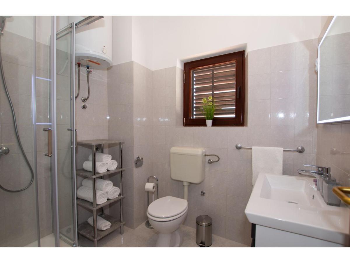 White Diamond Apartment Vrsi Luaran gambar