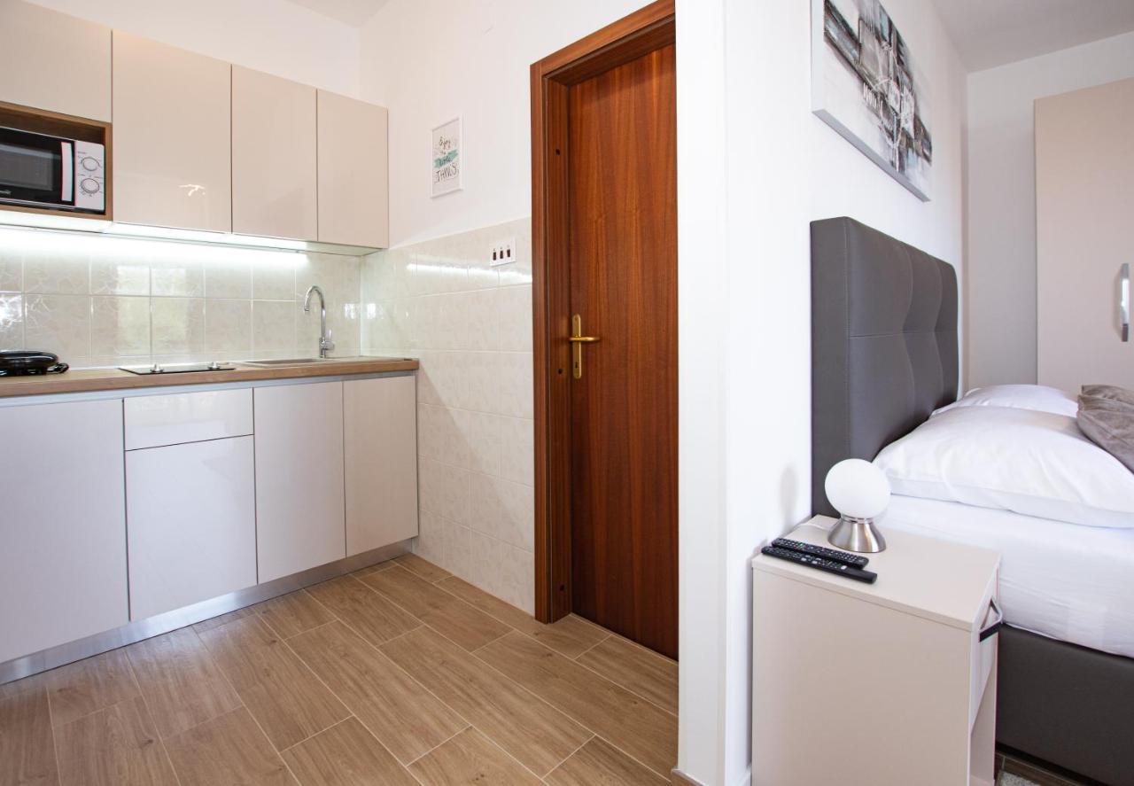White Diamond Apartment Vrsi Luaran gambar