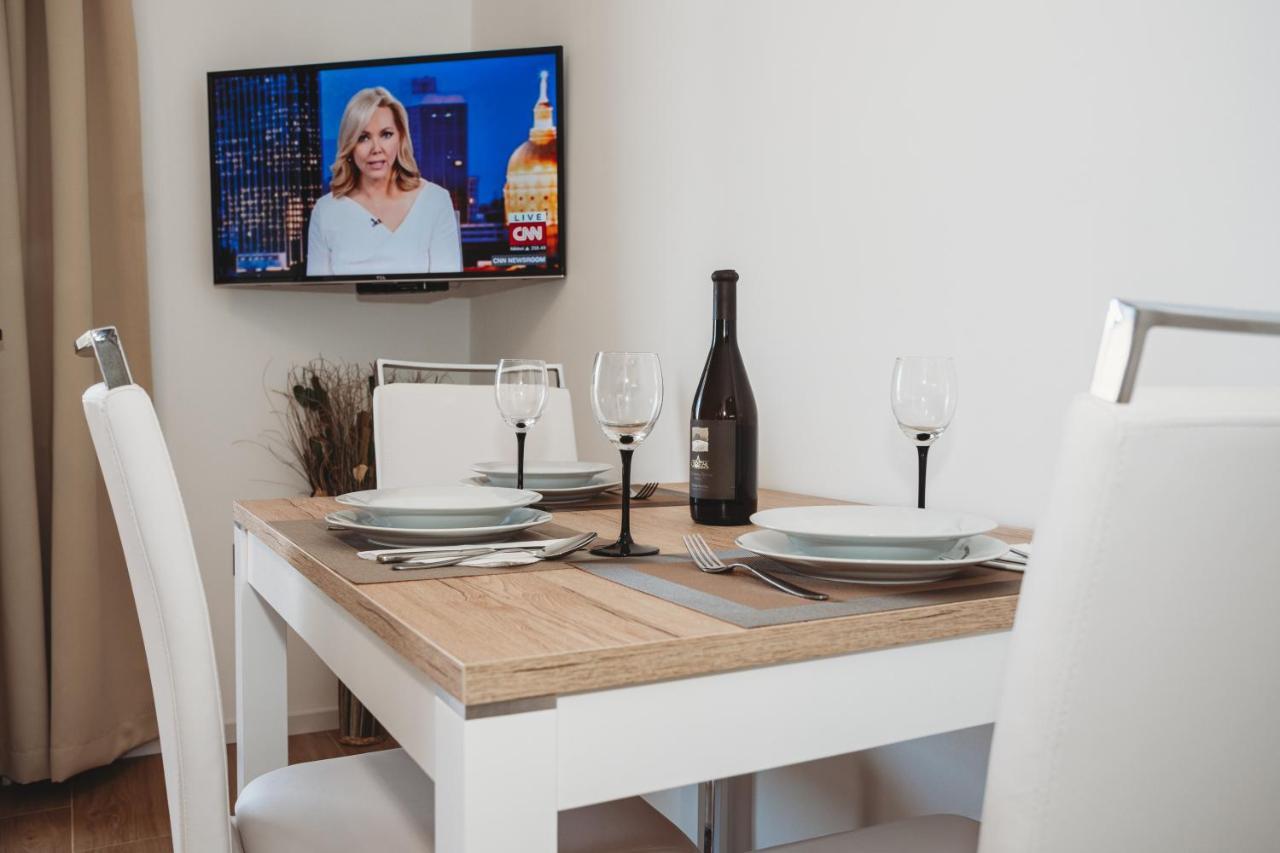 White Diamond Apartment Vrsi Luaran gambar
