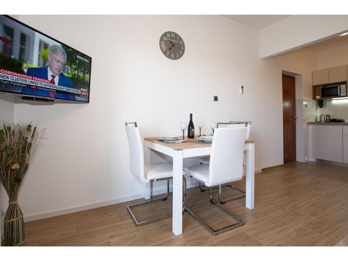 White Diamond Apartment Vrsi Luaran gambar